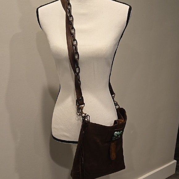 Two Bar West Brown Leather Crossbody Bag with Flap Closure - Picture 2 of 8